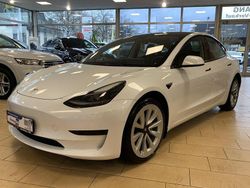 Weiß (metallic) Gebraucht 2022 Tesla Model 3 RWD Limousine | 29.500 € (Fairer Preis)