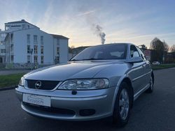 Silber Gebraucht 2001 Opel Vectra Comfort Limousine | 3.350 € (Teuer)