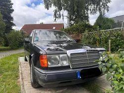 Grau Gebraucht 1990 Mercedes E200 Limousine | 4.500 €