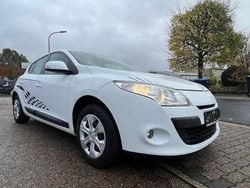 Weiß Gebraucht 2011 Renault Mégane III Expression Limousine | 3.200 € (Guter Preis)