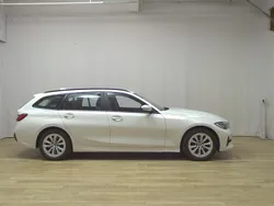 Weiss Gebraucht 2020 BMW 320 Advantage Kombi | 19.980 € (Guter Preis)