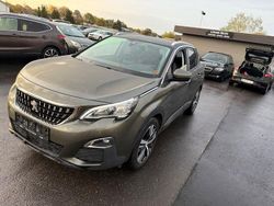 Grau Gebraucht 2017 Peugeot 3008 Active SUV | 9.900 € (Guter Preis)