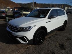 Pure white (metallic) Gebraucht 2022 VW Tiguan Allspace SUV | 25.990 € (Superpreis)