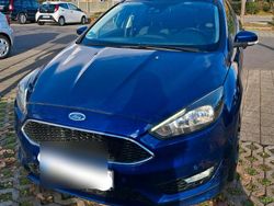 Blau Gebraucht 2015 Ford Focus Limousine | 6.800 € (Fairer Preis)