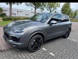 Grau Gebraucht 2016 Porsche Cayenne S SUV | 34.950 € (Fairer Preis)