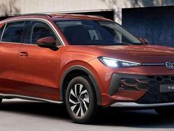 Flame red metallic Neu 2025 VW T-Roc Life SUV | 32.990 € (Etwas zu teuer)