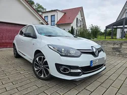 Weiß Gebraucht 2015 Renault Mégane III Bose Edition Limousine | 8.800 € (Fairer Preis)