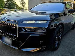 Black sapphire metallic Gebraucht 2023 BMW 760 M Performance Limousine | 169.990 €