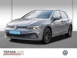 Grau Gebraucht 2020 VW Golf VIII Life Limousine | 19.790 € (Etwas zu teuer)