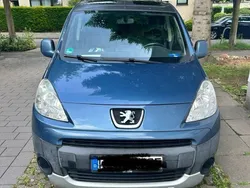 Blau Gebraucht 2010 Peugeot Partner Tepee Family Van / Kleinbus | 3.250 € (Fairer Preis)