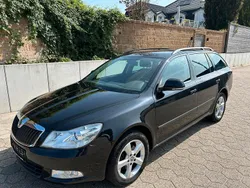 Schwarz Gebraucht 2013 Skoda Octavia Kombi | 7.300 € (Guter Preis)