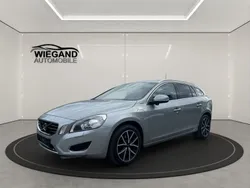 Silber Gebraucht 2013 Volvo V60 Summum Kombi | 8.450 € (Guter Preis)