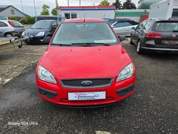 Rot Gebraucht 2006 Ford Focus Trend Limousine | 550 € (Fairer Preis)