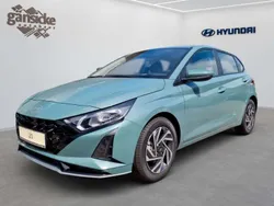 Mangrove green Gebraucht 2024 Hyundai i20 Trend Kleinwagen | 19.990 € (Fairer Preis)