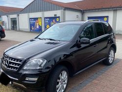 Schwarz Gebraucht 2011 Mercedes ML350 Edition SUV | 11.499 € (Fairer Preis)