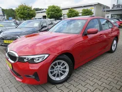 Melbournerot metallic Gebraucht 2019 BMW 320 Advantage Limousine | 24.990 € (Guter Preis)