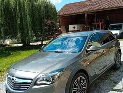 Grau Gebraucht 2017 Opel Insignia Country Tourer Kombi | 11.300 €