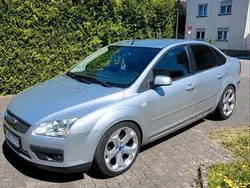 Grau Gebraucht 2006 Ford Focus Limousine | 1.650 € (Guter Preis)