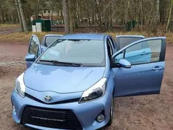 Blau Gebraucht 2014 Toyota Yaris Hybrid Edition Limousine | 6.500 € (Guter Preis)