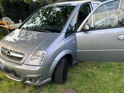 Grau Gebraucht 2008 Opel Meriva Van / Kleinbus | 2.000 € (Fairer Preis)