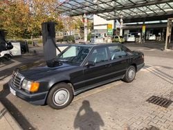 Schwarz Gebraucht 1987 Mercedes E260 Limousine | 8.900 €