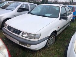 Weiß Gebraucht 1996 VW Passat Limousine | 988 € (Superpreis)