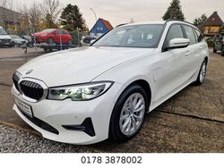 Weiß Gebraucht 2020 BMW 330e Advantage Kombi | 22.900 € (Fairer Preis)