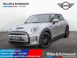 Silber Gebraucht 2023 Mini Cooper SE Classic Kleinwagen | 21.900 € (Etwas zu teuer)