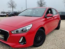 Rot Gebraucht 2017 Hyundai i30 Select Limousine | 10.900 € (Fairer Preis)