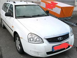 Weiß Gebraucht 2014 Lada Priora Kombi | 1.800 €