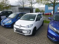 Weiß Gebraucht 2017 VW up! CLUB Kleinwagen | 9.290 € (Etwas zu teuer)