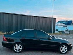 Schwarz Gebraucht 2004 Mercedes C200 Limousine | 3.500 € (Etwas zu teuer)