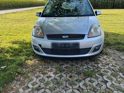 Grau Gebraucht 2003 Ford Fiesta Kleinwagen | 200 € (Superpreis)