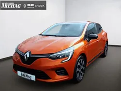 Valenciaorange metallic (metallic) Gebraucht 2023 Renault Clio V Evolution Limousine | 19.880 € (Etwas zu teuer)