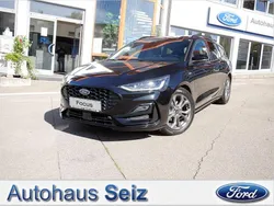 Schwarz (metallic) Gebraucht 2022 Ford Focus ST-Line Kombi | 23.990 € (Fairer Preis)