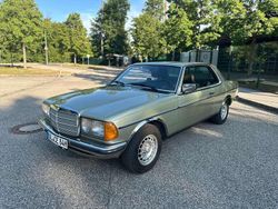 Grün Gebraucht 1985 Mercedes 230 Coupé | 17.999 €