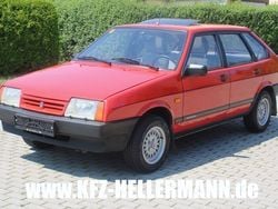 Rot Gebraucht 1992 Lada Samara Kleinwagen | 4.995 €