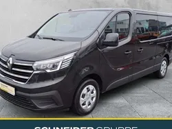 Schwarz midnight Gebraucht 2023 Renault Trafic Life Van | 37.890 € (Guter Preis)