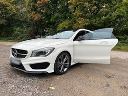 Weiß Gebraucht 2015 Mercedes CLA220 AMG line Limousine | 15.500 € (Fairer Preis)
