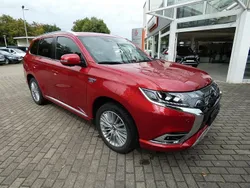Rot Gebraucht 2019 Mitsubishi Outlander P-HEV Top SUV | 24.490 € (Etwas zu teuer)