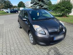 Grau Gebraucht 2009 Toyota Yaris Kleinwagen | 2.900 € (Fairer Preis)
