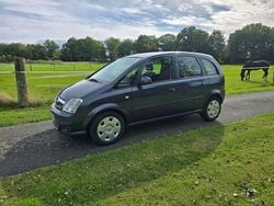 Grau Gebraucht 2006 Opel Meriva Edition Van / Kleinbus | 3.750 € (Fairer Preis)