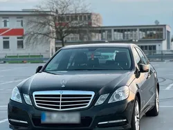 Schwarz Gebraucht 2011 Mercedes E200 Avantgarde Limousine | 12.800 €