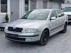 Silber Gebraucht 2004 Skoda Octavia Ambiente Limousine | 1.890 € (Fairer Preis)