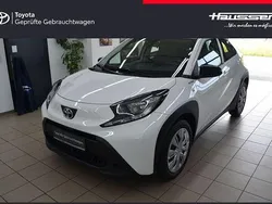 Schneeweiß Gebraucht 2023 Toyota Aygo X-play Kleinwagen | 13.840 € (Guter Preis)