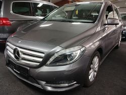 Grau Gebraucht 2014 Mercedes 180 Limousine | 9.690 € (Superpreis)