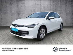 Weiß Gebraucht 2024 VW Golf VIII Life Limousine | 22.780 € (Guter Preis)