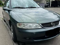 Grün Gebraucht 2000 Opel Vectra Kombi | 500 € (Superpreis)
