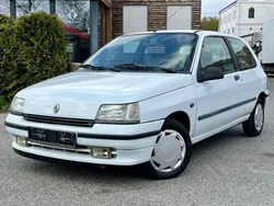 Weiß Gebraucht 1991 Renault Clio Limousine | 1.350 €