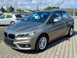 Silber Gebraucht 2015 BMW 220 Active Tourer Van / Kleinbus | 11.990 € (Fairer Preis)